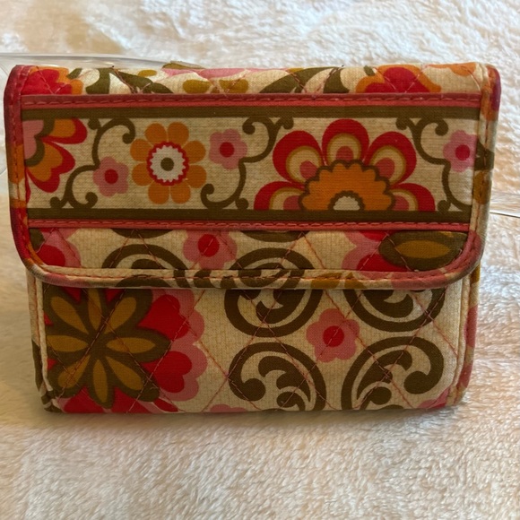 Vera Bradley small wallet.  Cream color floral - Picture 1 of 2